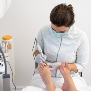 A importância da esterilização e higiene nos procedimentos podológicos